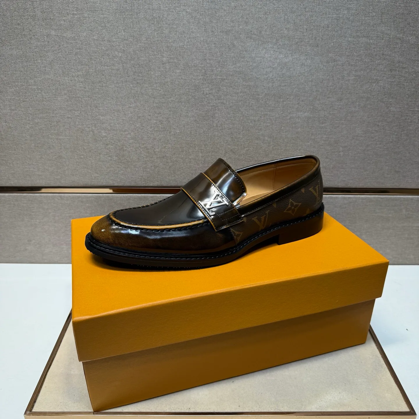 Men's men's shoes 💰pp462【LV～】Men's casual leather shoes 2025z cabinet sales simultaneously 🔶Size: 39-44#️⃣ 🔷2 colors🔜The upper is made of multi-material splicing➕Cow leather lining, comfortable and breathable, sole: original comfortable and wear-resistant outsole, ⚠️real thing📱photographed🎬real thing is better📢📢📢